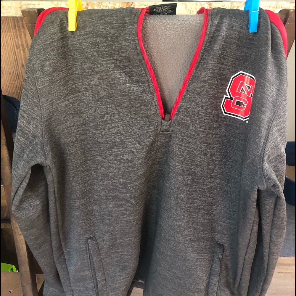 Men’s colosseum NC state half zip pullover size small